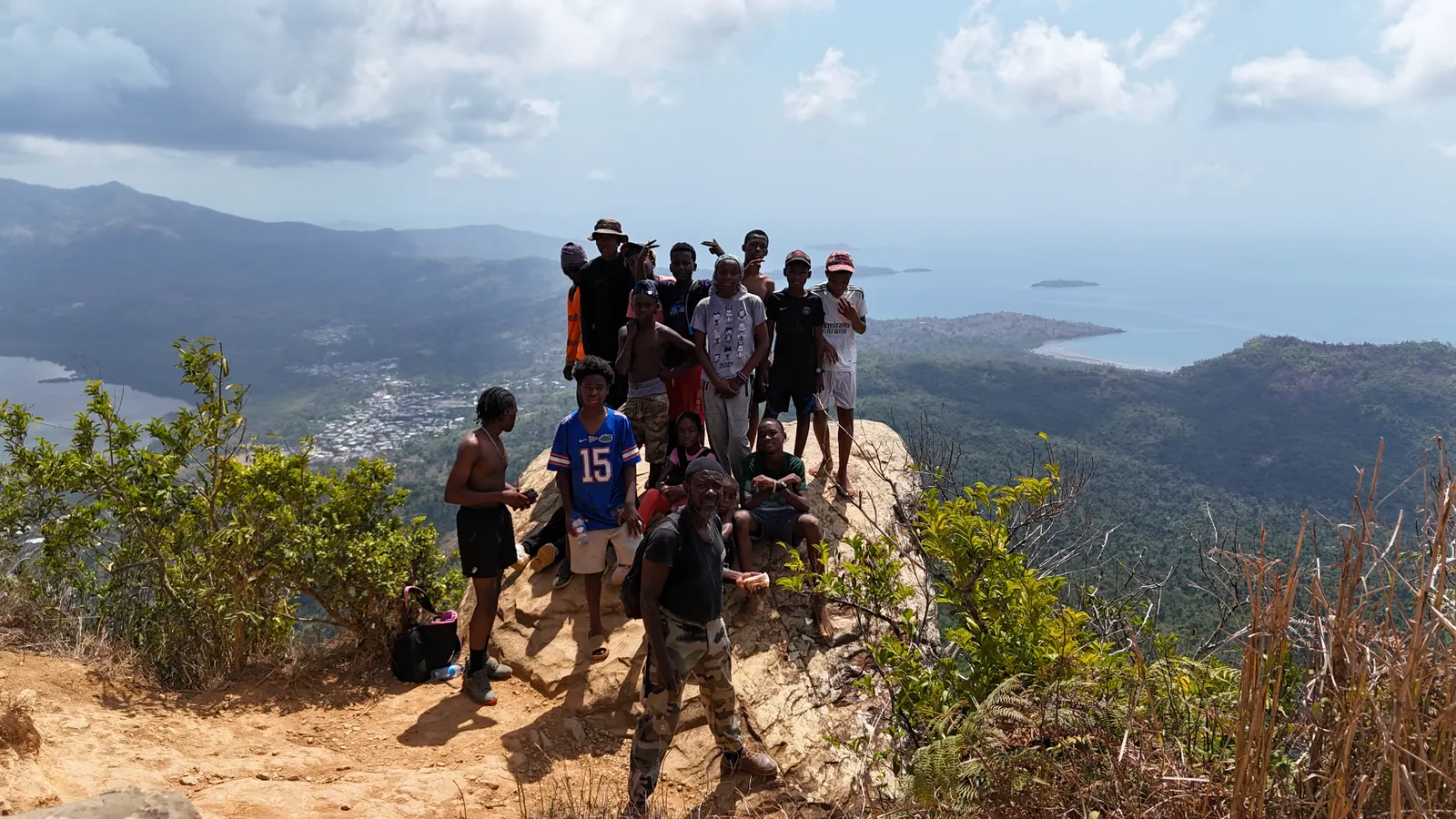 Sommet du Choungui — vue panoramique sur le lagon sud de Mayotte