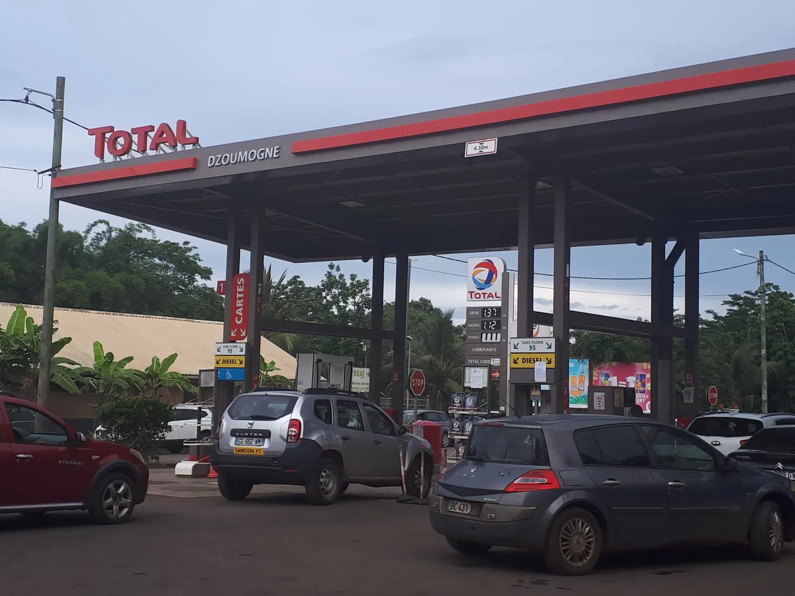 Mayotte : légère hausse des carburants au 1er août 2026, la bouteille de gaz baisse à 25 euros — Économie, Mamoudzou